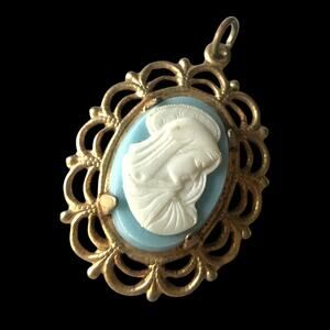 VINTAGE precious Virgin Mary, Mother Mary cameo pendant